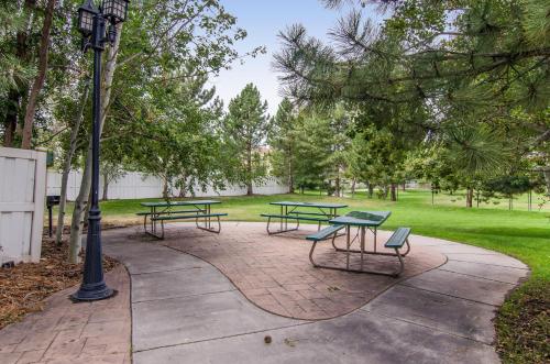 Union Cove 3-Plex in Salt Lake with Hot Tub