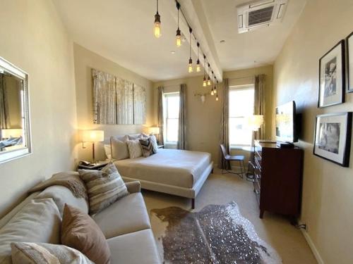 Independence Square 304, Stylish Hotel Room with Downtown Views & Great Location, Aspen (foto 7)