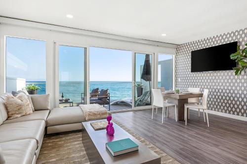 The Malibu 5 - No. 3 - Beachfront 1 Bd w pvt balcony parking beach access in Malibu, USA