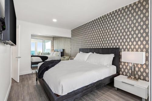 The Malibu 5 - No. 3 - Beachfront 1 Bd w pvt balcony parking beach access in Malibu, USA