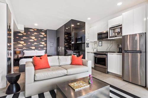 The Malibu 5 - Buyout - 5 Beachfront units w pvt balcony parking beach access in Malibu, USA