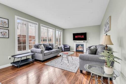 Luxury Mansion with Chefs Kitchen by Niagara Falls