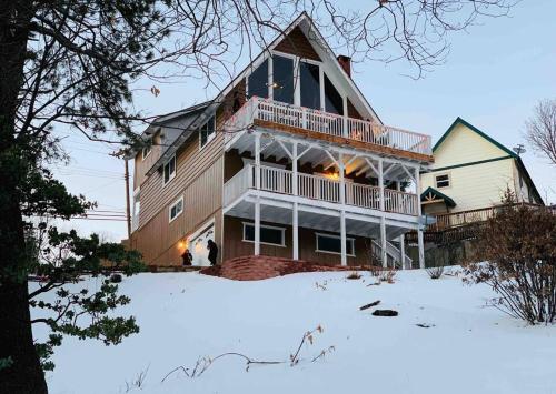 Lake arrowhead mountain heaven in Lake Arrowhead, USA