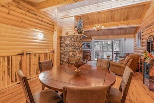 Big Bear Owls Nest with spa - Ski-In Ski-Out in Big Bear Lake, USA