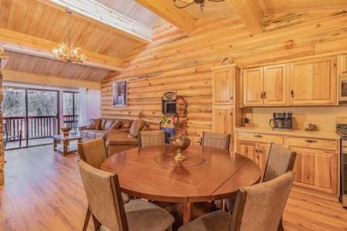 Big Bear Owls Nest with spa - Ski-In Ski-Out in Big Bear Lake, USA