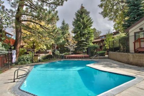 Big Bear Owls Nest with spa - Ski-In Ski-Out in Big Bear Lake, USA