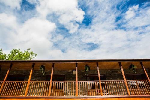Skats, The Falcon Inn Retreat in Aberaman