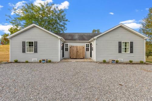 The Luxe/Hot Tub/Putt Putt/10 Miles Shaker Village in Harrodsburg (Kentucky)