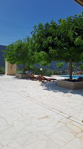 KUĆA U PRIRODI LI (KUCA U PRIRODI LI) in Dusina