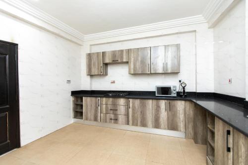 Kjøkken, Washington Apartments - just 25mins drive from the Airport in Nord Kaneshie