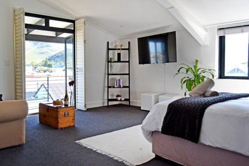 Central Sea View Apartment, Hermanus Waterfront