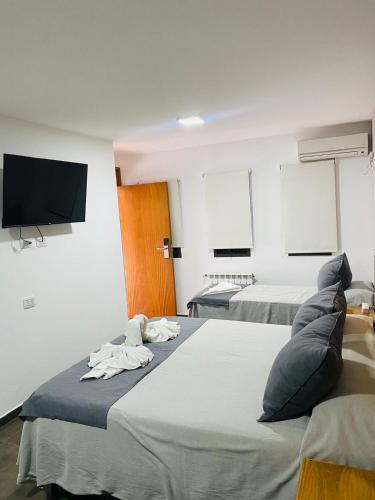 4 twin beds