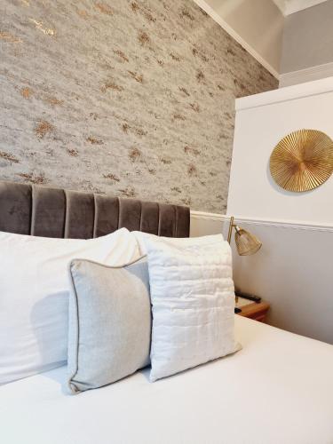 Standard Double Room image 7