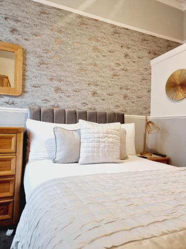 Standard Double Room image 9