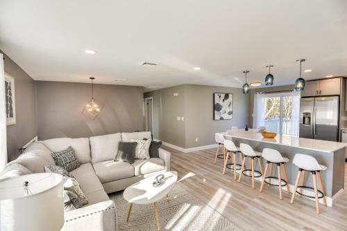 Pet-Friendly South Kingstown Home 5 Mi to Beach! in South Kingstown, USA