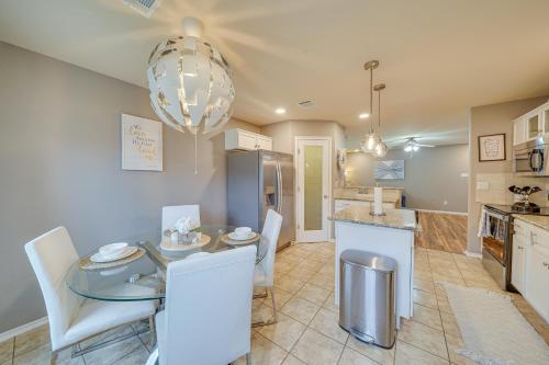 Stylish Family Home 3 Mi to SeaWorld San Antonio! in San Antonio, USA