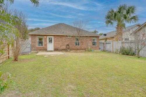 Stylish Family Home 3 Mi to SeaWorld San Antonio! in San Antonio, USA