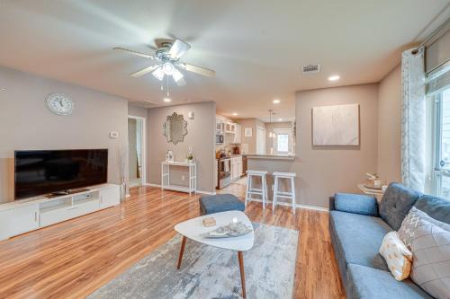 Stylish Family Home 3 Mi to SeaWorld San Antonio! in San Antonio, USA