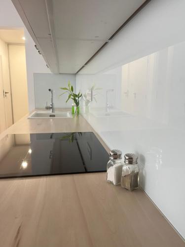 Elegant Escape apartment III - free parking, easy access to City Center, Братислава (фото 9)