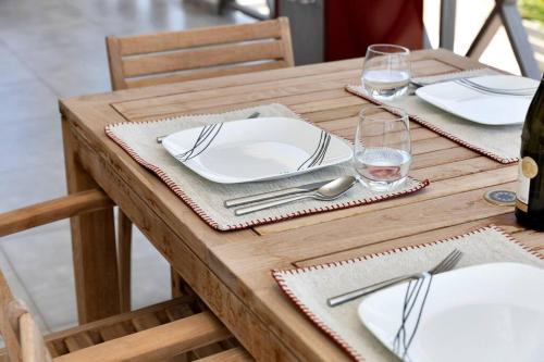 Villa Kiwi 3 min to the Beach with Private Magnesium Pool & Dive Rinse Tank Villa Kiwi 3 min to the Beach with Private Magnesium Pool & Dive Rinse Tank