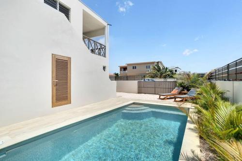 Villa Kiwi 3 min to the Beach with Private Magnesium Pool & Dive Rinse Tank Villa Kiwi 3 min to the Beach with Private Magnesium Pool & Dive Rinse Tank