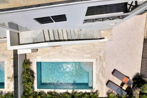 Villa Kiwi 3 min to the Beach with Private Magnesium Pool & Dive Rinse Tank Villa Kiwi 3 min to the Beach with Private Magnesium Pool & Dive Rinse Tank