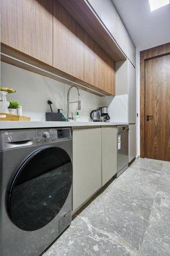 Modern Unit in Casa Finance City With Free Parking - image 3