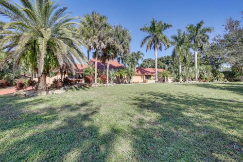 Spacious Villa in Coral Springs with Pool and Hot Tub!