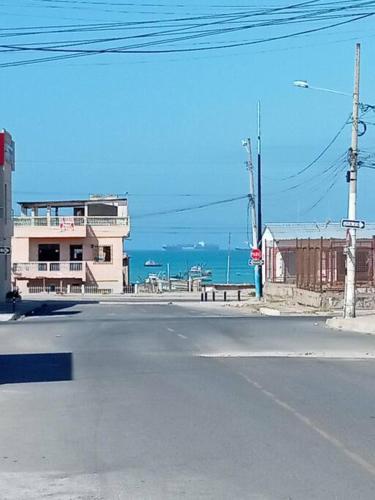 Cerca a la playa de La Libertad, Salinas