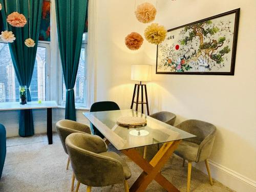 Glasgow Center/West End Apartment