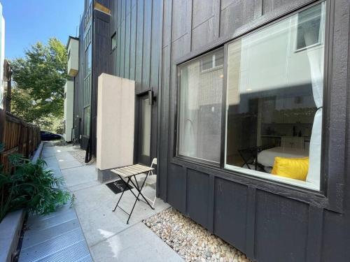 Private, cozy, suite by Mile High Stadium and Downtown Denver! in Denver, USA