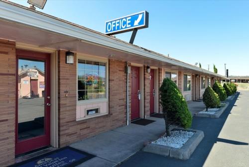 Americas Best Value Inn & Suites Klamath Falls - main image
