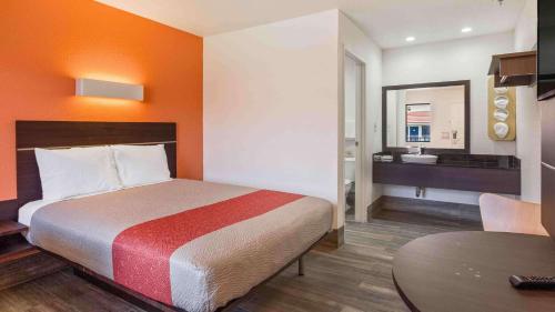 1 queen bed