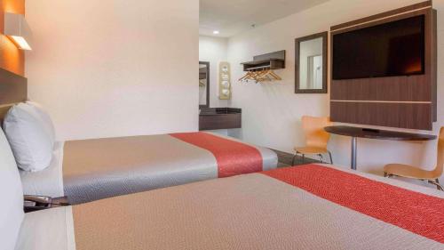 2 double beds
