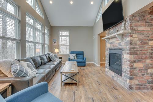 Lackawaxen Home with Deck Hike, Swim and Ski! in Lackawaxen, USA