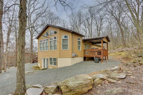 Lackawaxen Home with Deck Hike, Swim and Ski! in Lackawaxen, USA