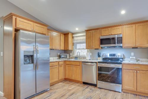 Lackawaxen Home with Deck Hike, Swim and Ski! in Lackawaxen, USA