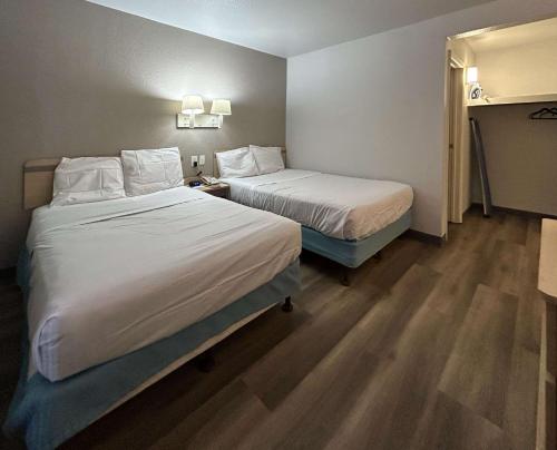 2 double beds