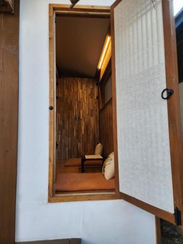 One-Bedroom House image 4