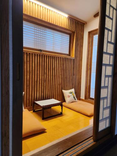 One-Bedroom House image 6