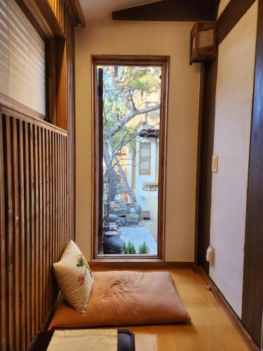 One-Bedroom House image 5