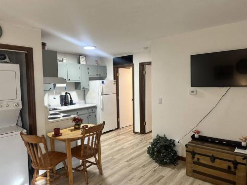 Old Aristocracy Hill 1BR Quiet Apartment Downtown! in Springfield, USA