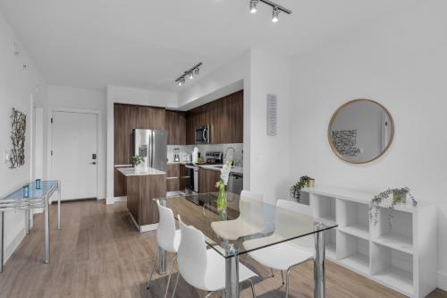 Modern 1 Bedroom In The Heart Of Downtown Doral in Hialeah Gardens, USA