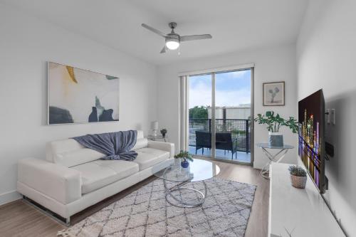 Modern 1 Bedroom In The Heart Of Downtown Doral in Hialeah Gardens, USA