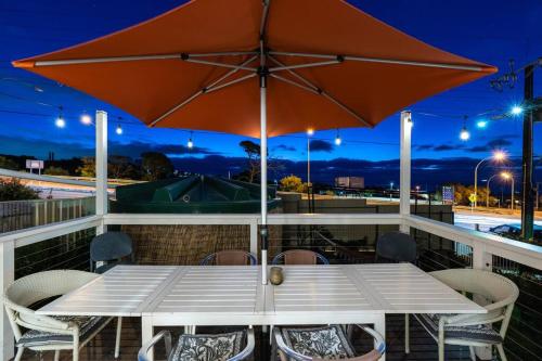 The Garden Pool and Spa house ocean views in Seacliff