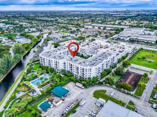 Modern 2 Bed in the Heart of Doral Free Parking