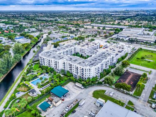 Modern 2 Bed in the Heart of Doral Free Parking