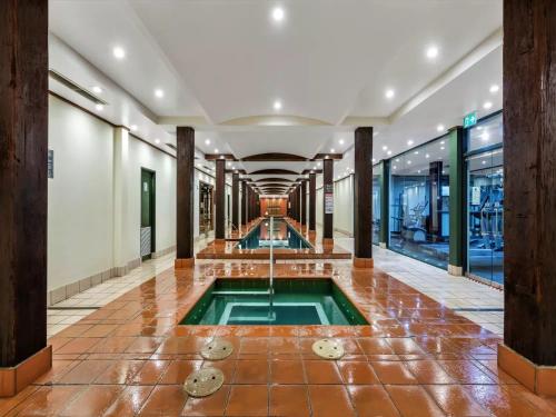 Light Resort Style Haven in Darling Harbour - image 14
