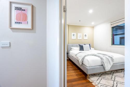 Light Resort Style Haven in Darling Harbour - image 5