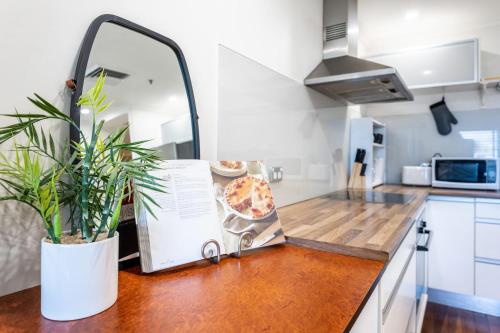 Light Resort Style Haven in Darling Harbour - image 3